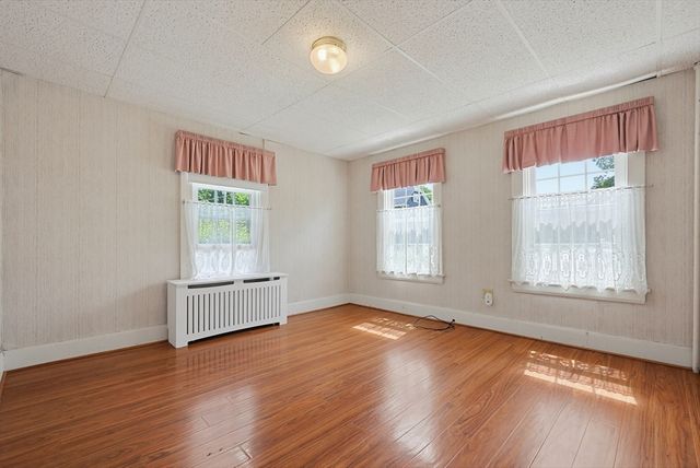 98 Pleasant St, Franklin, MA 02038