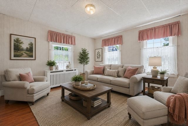98 Pleasant St, Franklin, MA 02038
