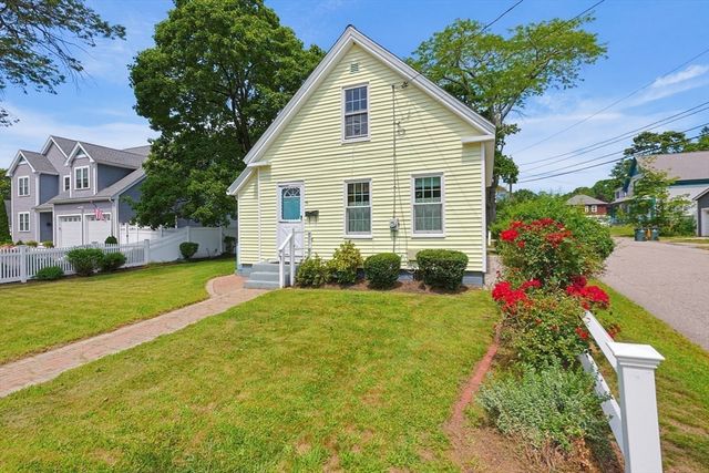 98 Pleasant St, Franklin, MA 02038