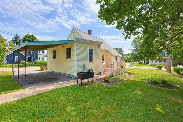 98 Pleasant St, Franklin, MA 02038