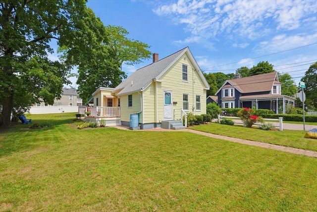 98 Pleasant St, Franklin, MA 02038