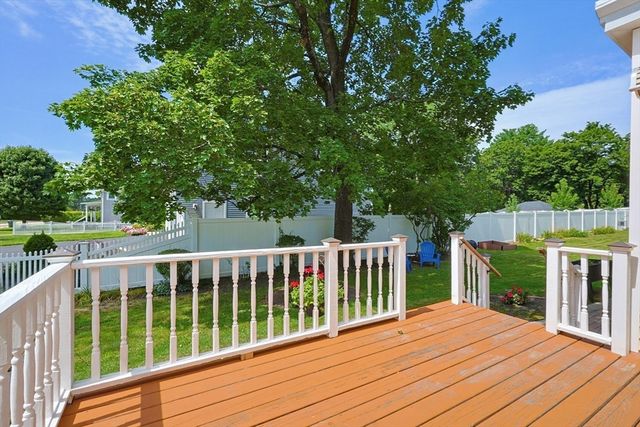 98 Pleasant St, Franklin, MA 02038