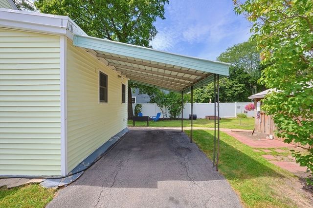 98 Pleasant St, Franklin, MA 02038