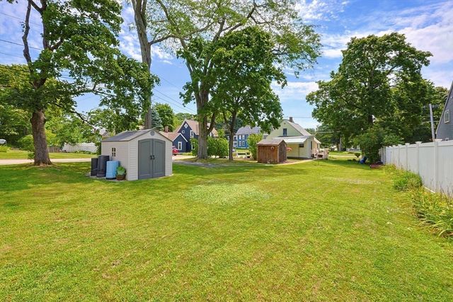 98 Pleasant St, Franklin, MA 02038