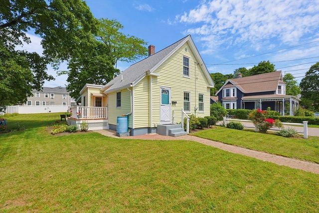 98 Pleasant St, Franklin, MA 02038