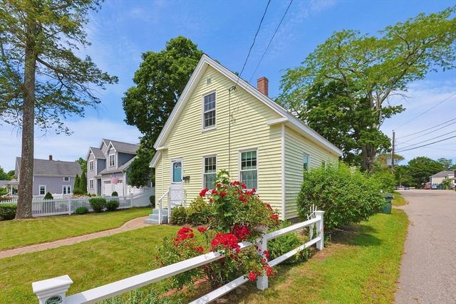 98 Pleasant St, Franklin, MA 02038