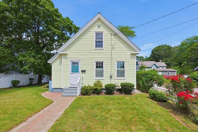 98 Pleasant St, Franklin, MA 02038