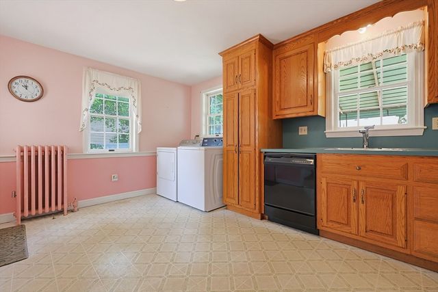 98 Pleasant St, Franklin, MA 02038
