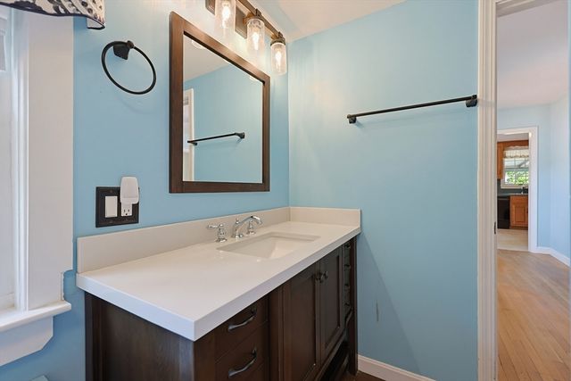 98 Pleasant St, Franklin, MA 02038