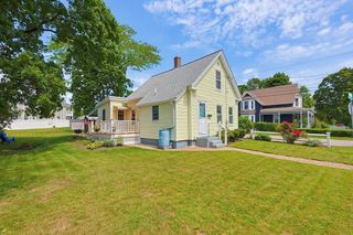 98 Pleasant St, Franklin, MA 02038