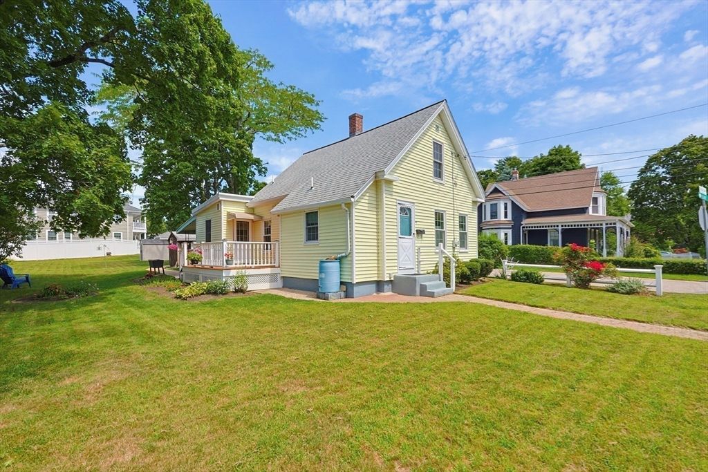 98 Pleasant St, Franklin, MA 02038