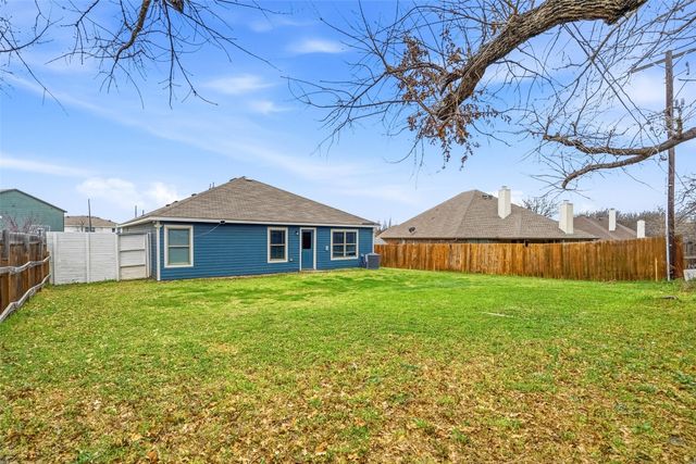 1305 Eagle Lake Drive, Azle, TX 76020