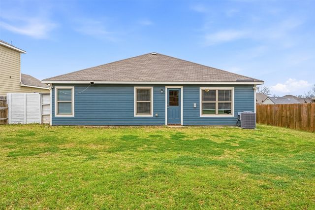 1305 Eagle Lake Drive, Azle, TX 76020