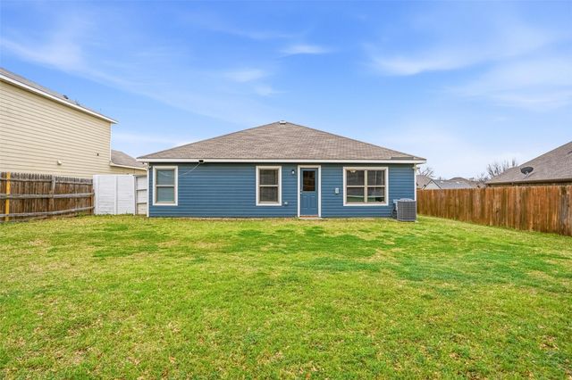 1305 Eagle Lake Drive, Azle, TX 76020
