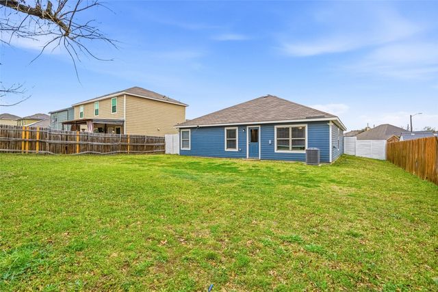 1305 Eagle Lake Drive, Azle, TX 76020
