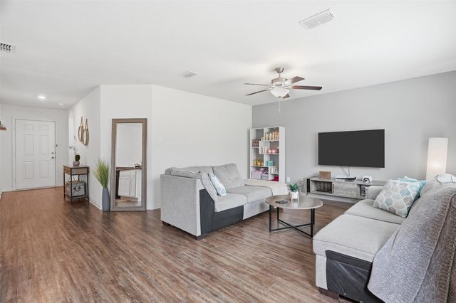 1305 Eagle Lake Drive, Azle, TX 76020