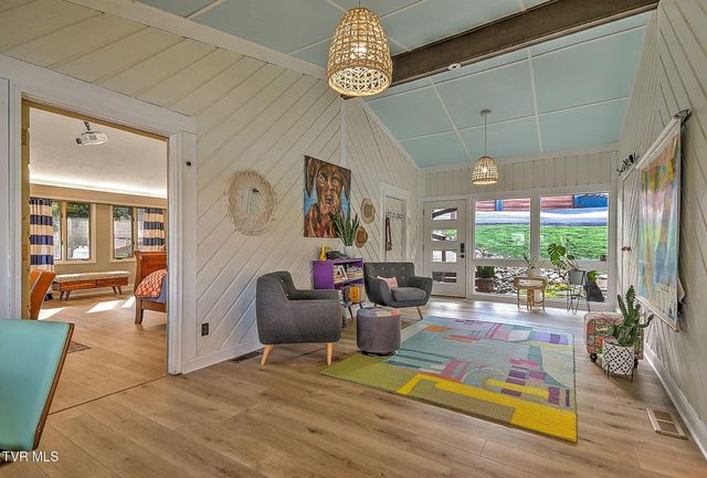 2772 Devault Bridge Road, Piney Flats, TN 37686