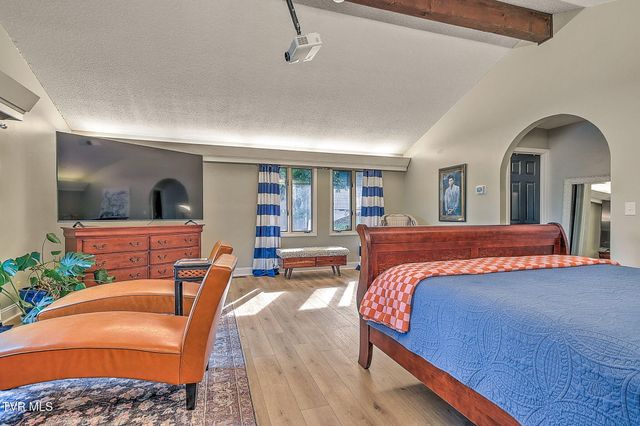 2772 Devault Bridge Road, Piney Flats, TN 37686