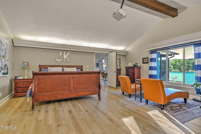 2772 Devault Bridge Road, Piney Flats, TN 37686