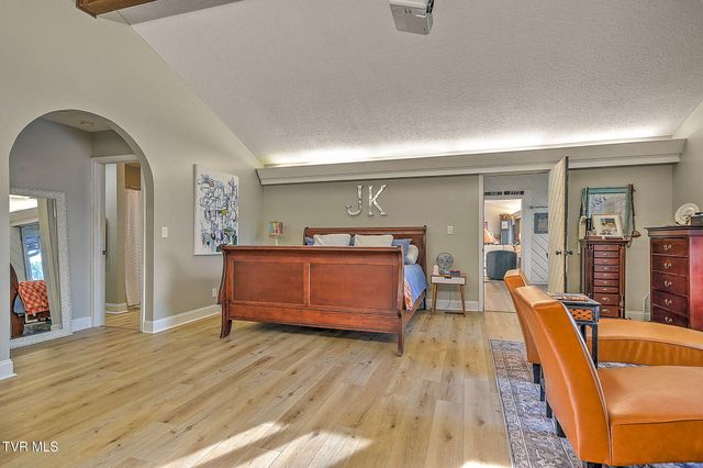 2772 Devault Bridge Road, Piney Flats, TN 37686