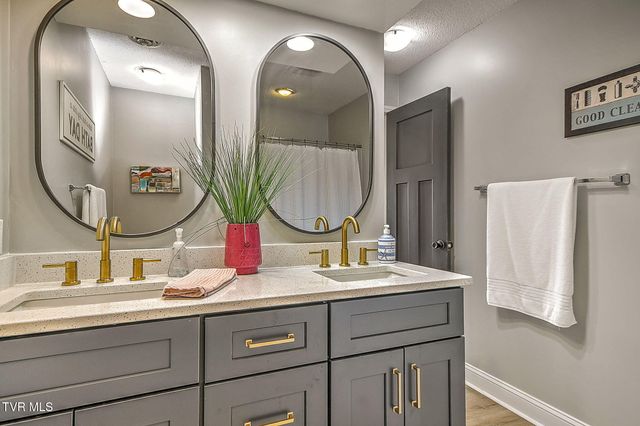 2772 Devault Bridge Road, Piney Flats, TN 37686