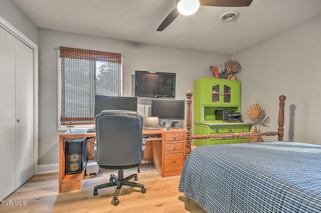 2772 Devault Bridge Road, Piney Flats, TN 37686