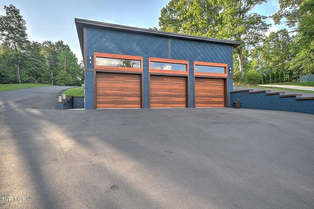 2772 Devault Bridge Road, Piney Flats, TN 37686