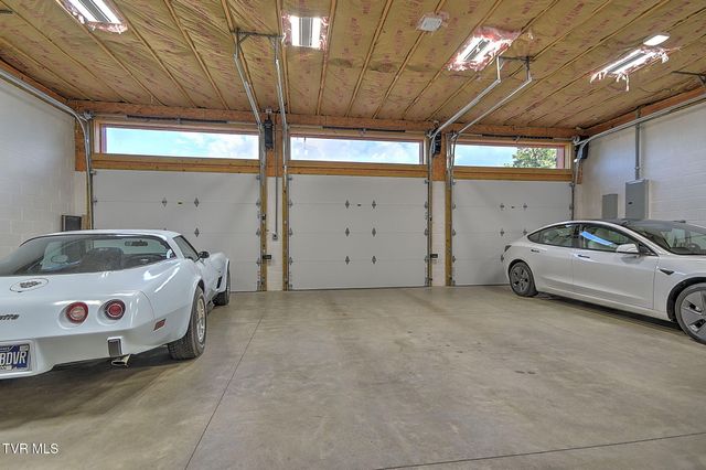 2772 Devault Bridge Road, Piney Flats, TN 37686