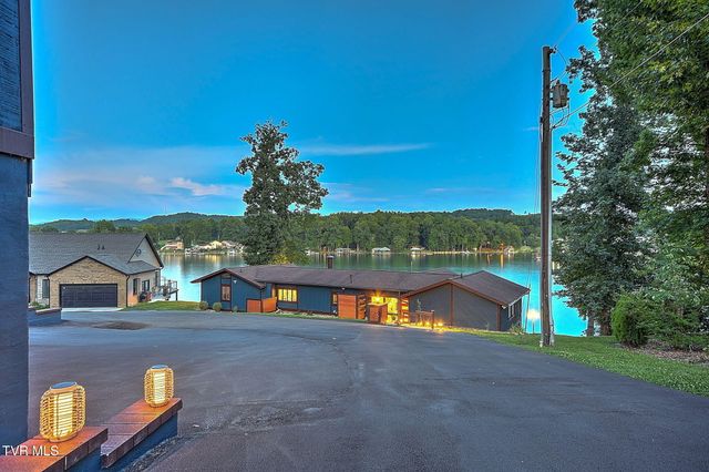 2772 Devault Bridge Road, Piney Flats, TN 37686