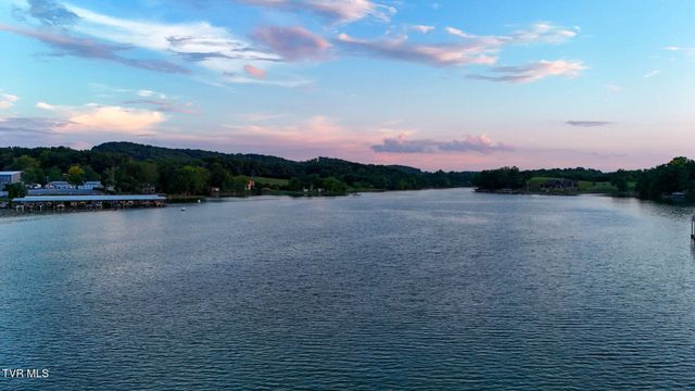 2772 Devault Bridge Road, Piney Flats, TN 37686