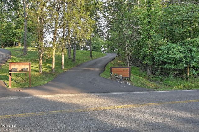 2772 Devault Bridge Road, Piney Flats, TN 37686
