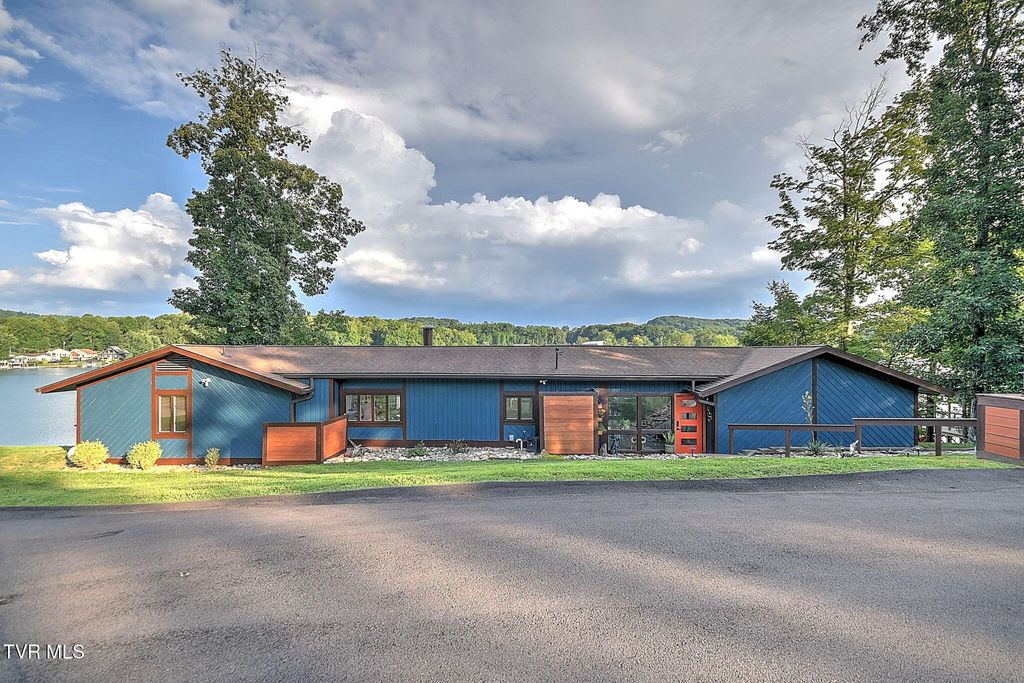 2772 Devault Bridge Road, Piney Flats, TN 37686