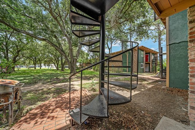 411 Avenue A 2, La Marque, TX 77568