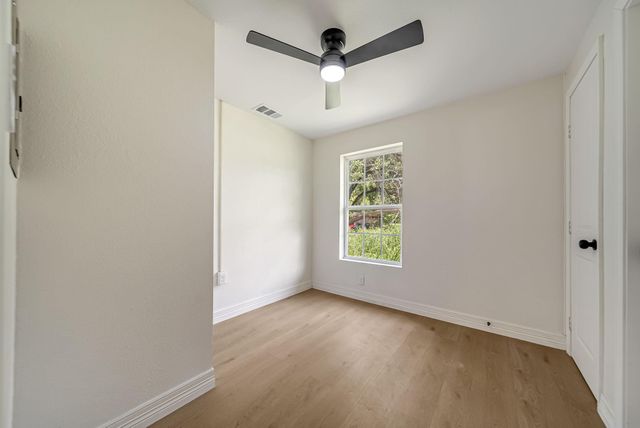 411 Avenue A 2, La Marque, TX 77568