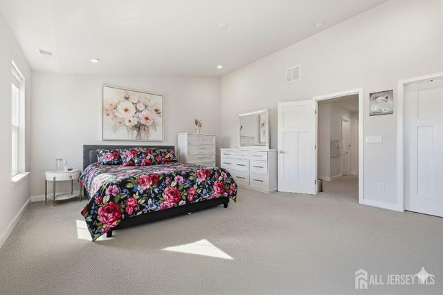 68 Owen Court, Franklin Twsp, NJ 08873