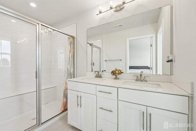 68 Owen Court, Franklin Twsp, NJ 08873