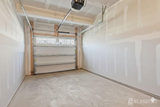 68 Owen Court, Franklin Twsp, NJ 08873