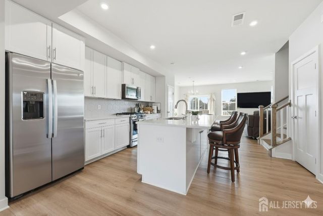 68 Owen Court, Franklin Twsp, NJ 08873