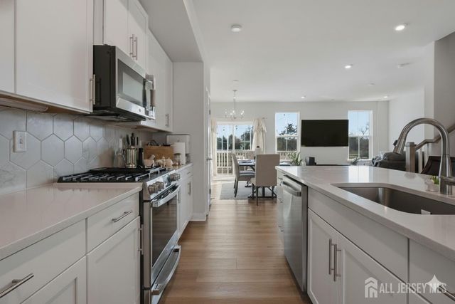 68 Owen Court, Franklin Twsp, NJ 08873