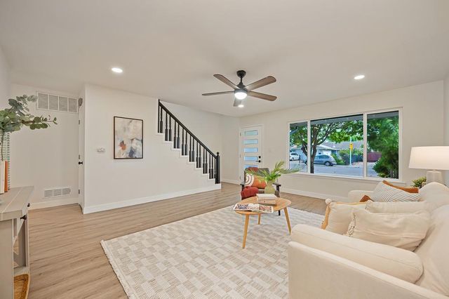 2776 Bridgeford Dr, Sacramento, CA 95833