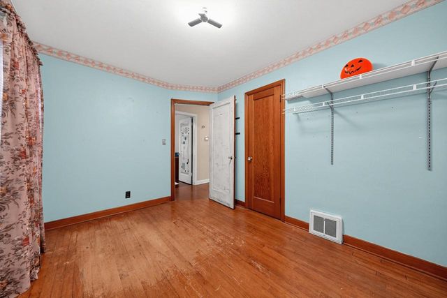 1636 Manitoba AVENUE, South Milwaukee, WI 53172