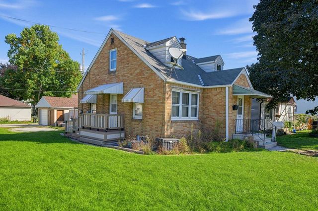 1636 Manitoba AVENUE, South Milwaukee, WI 53172