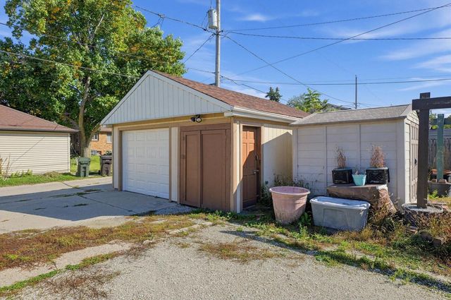 1636 Manitoba AVENUE, South Milwaukee, WI 53172