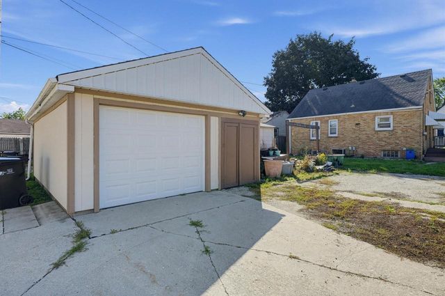 1636 Manitoba AVENUE, South Milwaukee, WI 53172