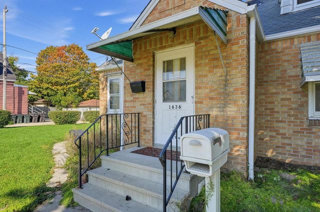 1636 Manitoba AVENUE, South Milwaukee, WI 53172