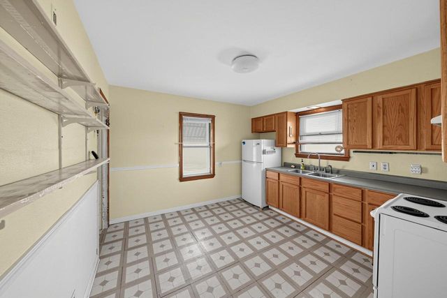 1636 Manitoba AVENUE, South Milwaukee, WI 53172