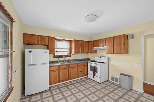 1636 Manitoba AVENUE, South Milwaukee, WI 53172