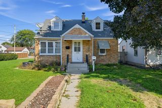 1636 Manitoba AVENUE, South Milwaukee, WI 53172