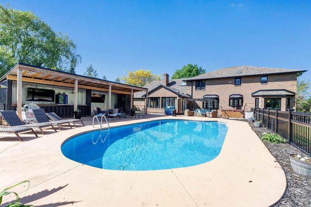 2004 LEDGEVIEW ROAD, De Pere, WI 54115