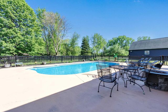 2004 LEDGEVIEW ROAD, De Pere, WI 54115